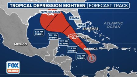 forecast track potential tropical cyclone 93027093