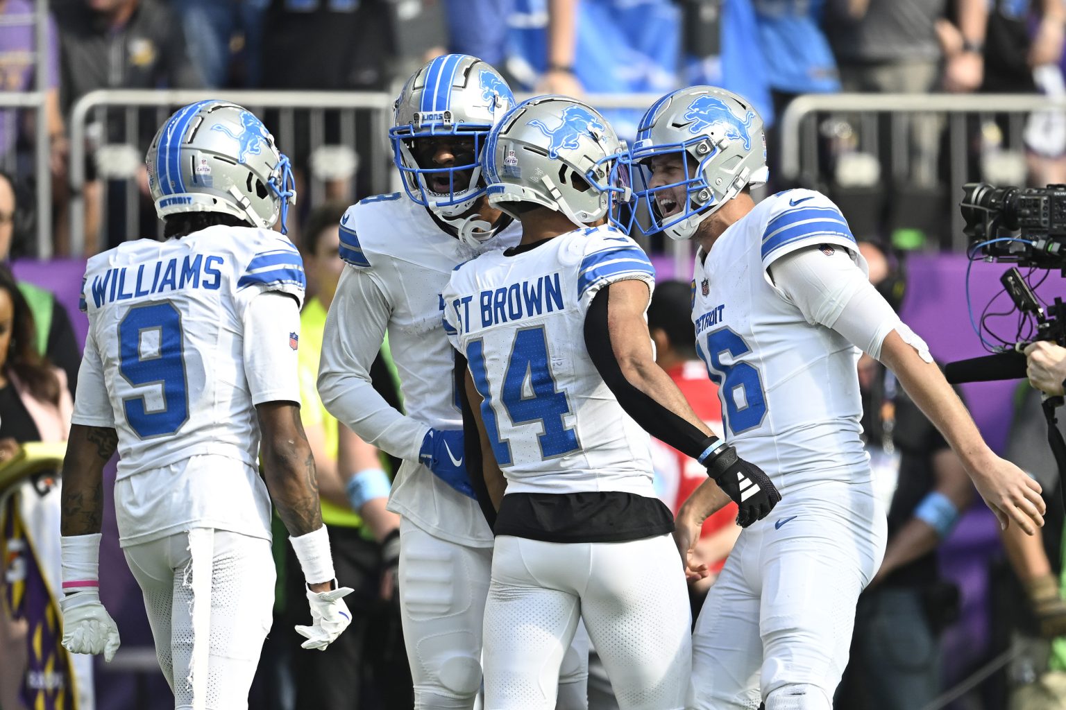 Expert Predictions for Sunday Night Football Week 10: Lions vs Texans lions offense