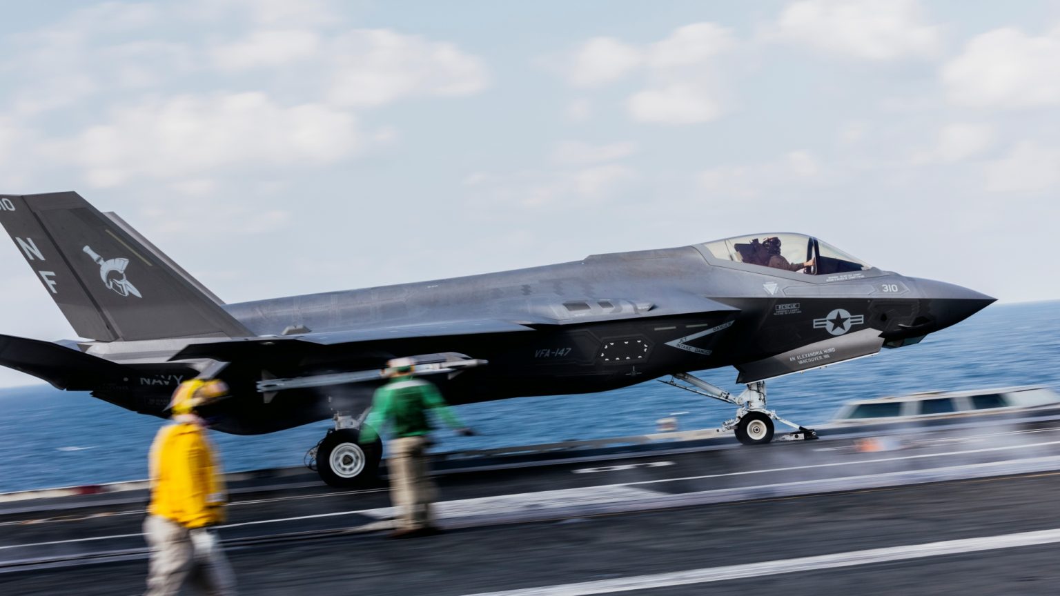 us aircraft carrier launches f 35c jet