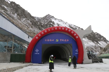 tianshan shengli tunnel