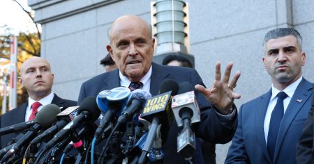 03giuliani 01 fltb facebookJumbo