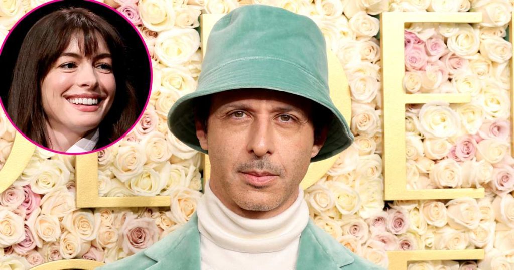 Anne Hathaway Reacts to Jeremy Strong Bucket Hat at 2025 Golden Globes