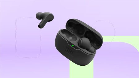 jbl beam earbuds commerce image