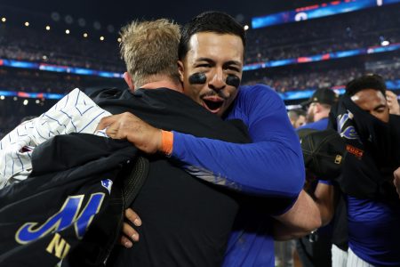 mets pete alonso celebrates mark vientos