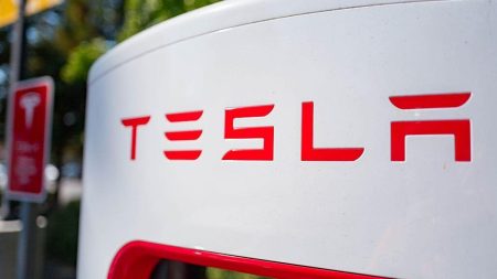 tesla logo gettyimages 597435890