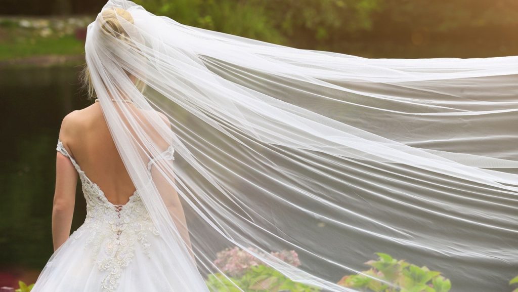 wedding veil blowing