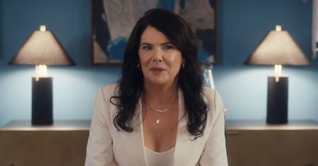 Lauren Graham s The Z Suite Character Jokes She Fixed Herself After Going to Therapy Once