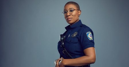 911s Aisha Hinds on Handling Bobbys Mom Bucks Love Life as Director 1 f4d435