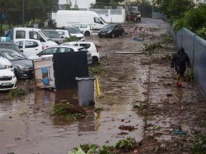 AFP 20250228 36YV2MF v1 HighRes FranceOverseasReunionWeatherCyclone 1740816403