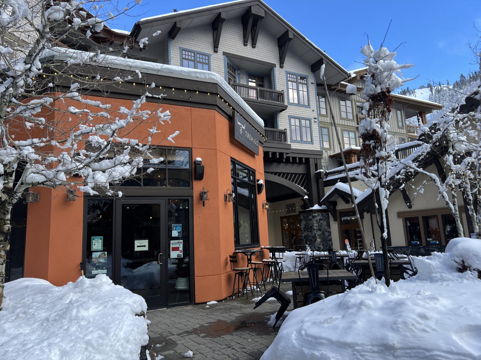 rewrite this title Winter Weather Warnings In 17 States As 13 Inches Of Heavy Snow To Hit california snow