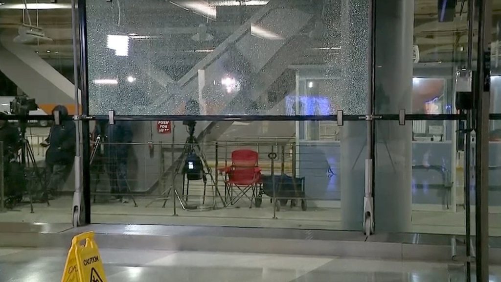 chicago aiport shooting broken glass