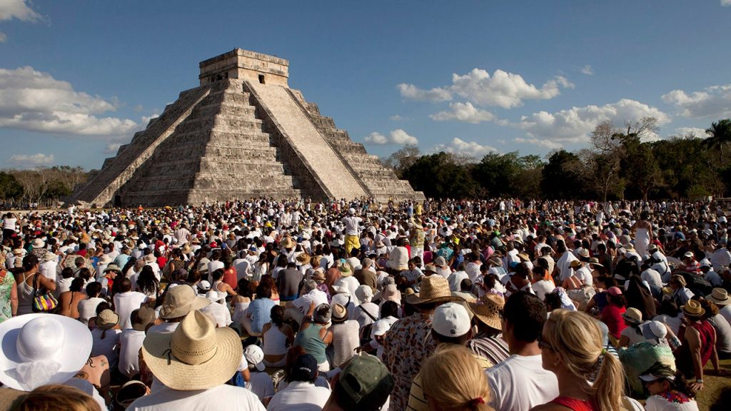 chichen itza el castillo mexico pyramid tourist arrested 02