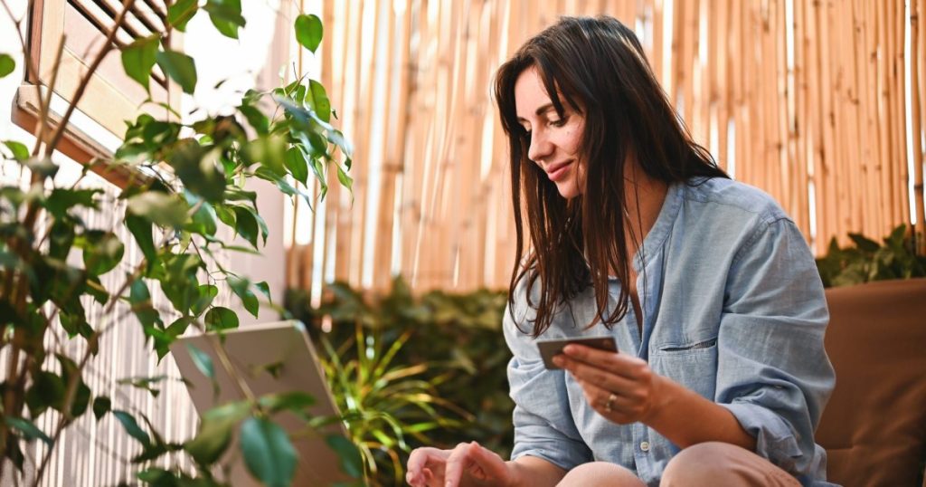 online shopping card getty e1752265062725