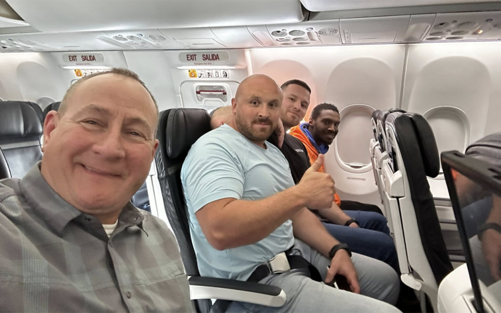 selfie with law enforcement and inmate escapee