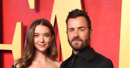 Array Justin Theroux and Fiancee Nicole Brydon Bloom s Relationship Timeline 380