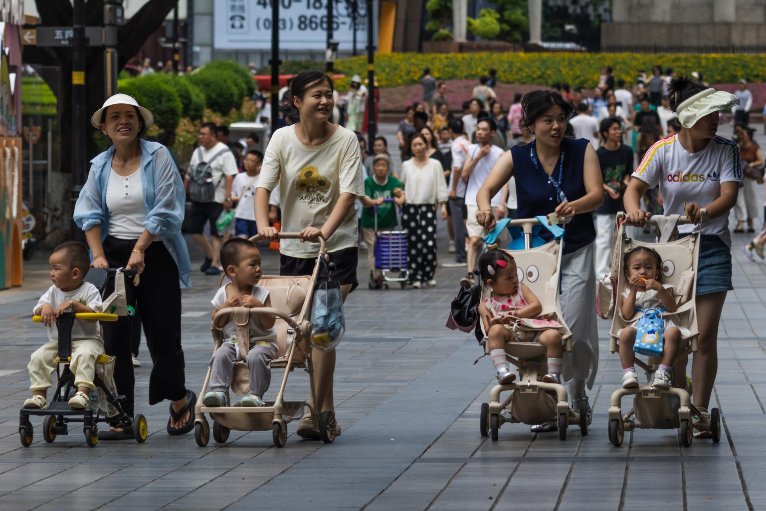 women push toddlers strollers chongqing