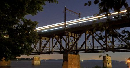 07NAT Trump signs 03 wzqp facebookJumbo