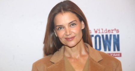 Array KatieHolmesSweater