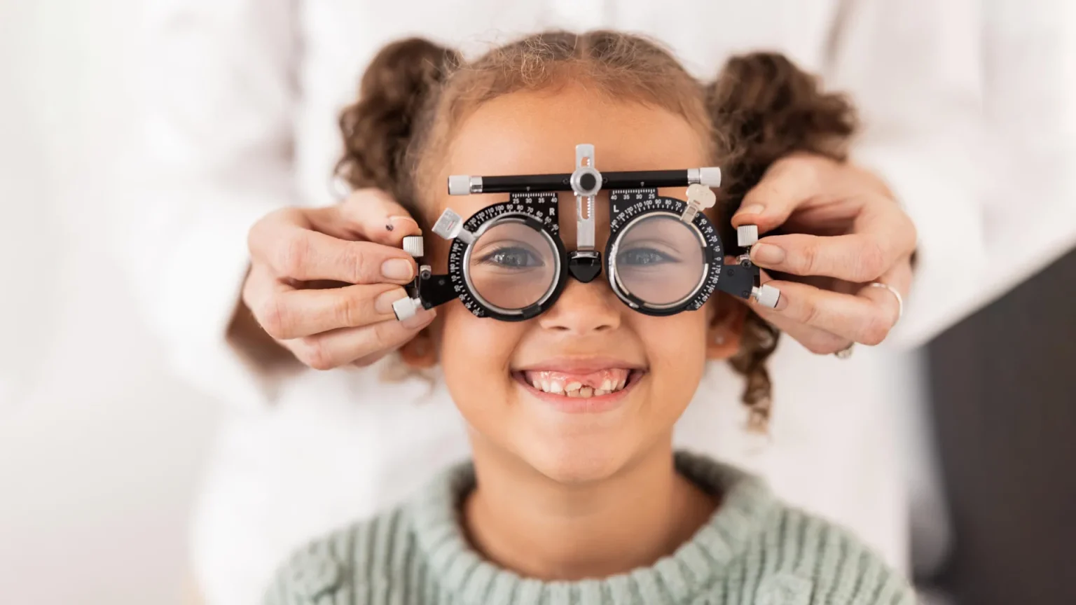 child vision test for glasses.webp