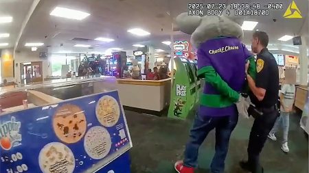 chuck e cheese 1