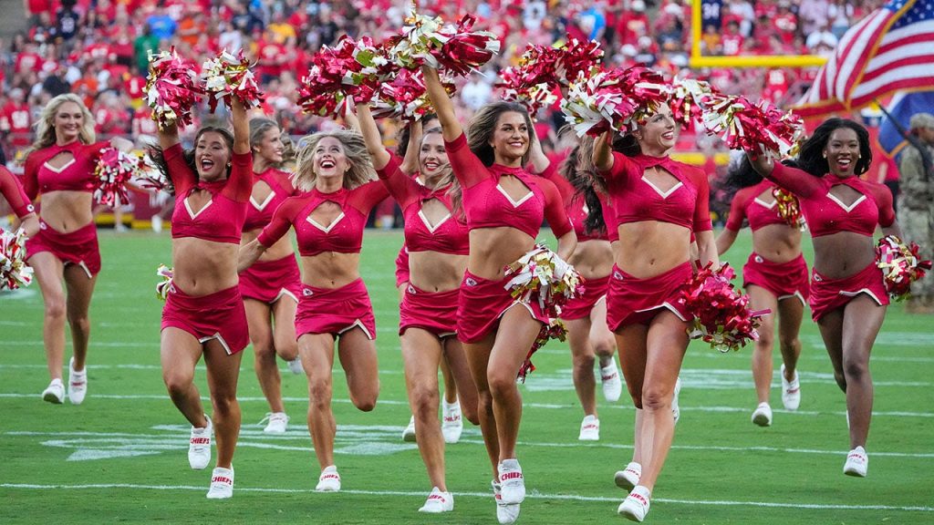 nfl chiefs cheerleaders 090425 3