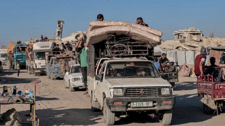 palestinians flee gaza city sept 2025