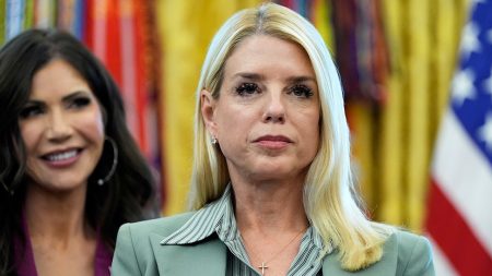 pam bondi oval office 2