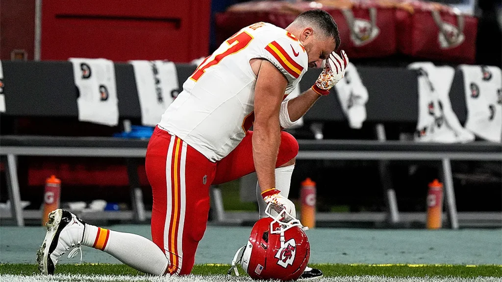 travis kelce kneels field chiefs chargers