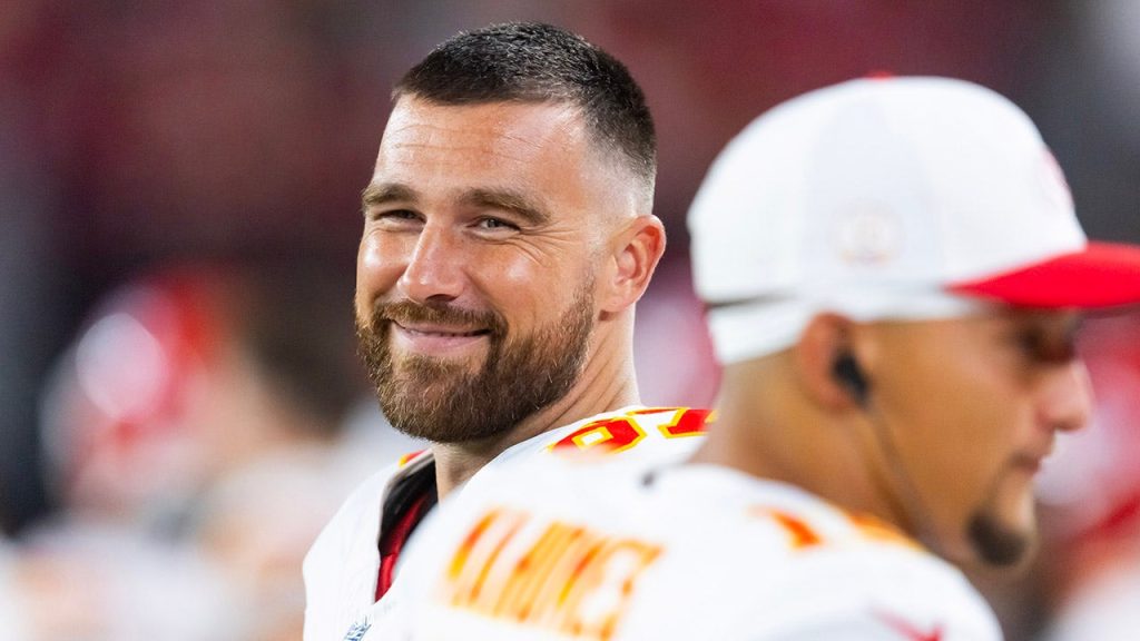 travis kelce patrick mahomes smile